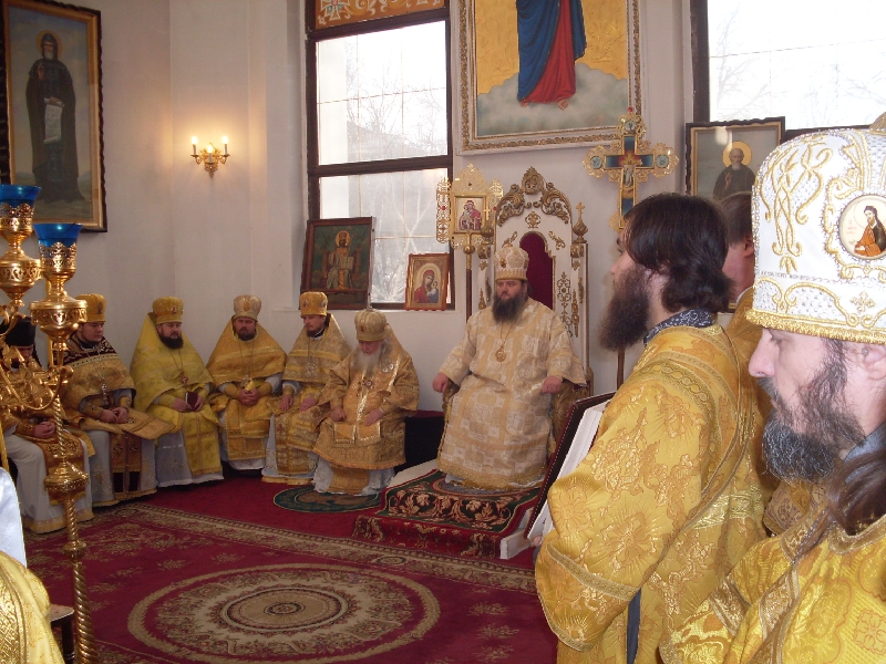 2 января архиепископ Лука совершил Литкргию на Запорожской кафедре. (02.01.2011)