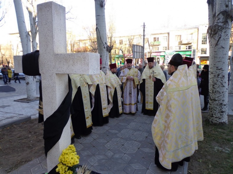 Священники МЕЛИТОПОЛЯ отслужили панихиду по безвинным жертвам голодомора и политических репрессий. (22.11.2014)