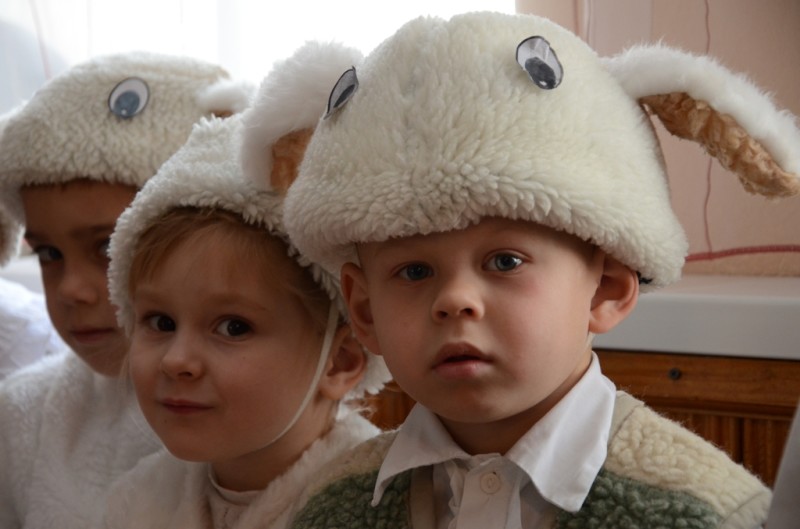 Дети Мелитопольского приюта поделились рождественской радостью. (11.01.2015)