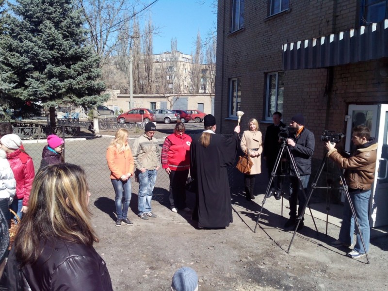 Священник освятил Центр поддержки семьи «Єдина родина». (25.03.2015)