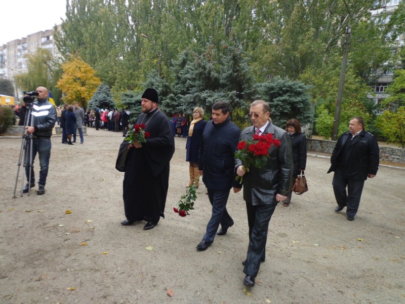 Благочинный церквей города Мелитополя посетил митинг-реквием. (22,10,2015)