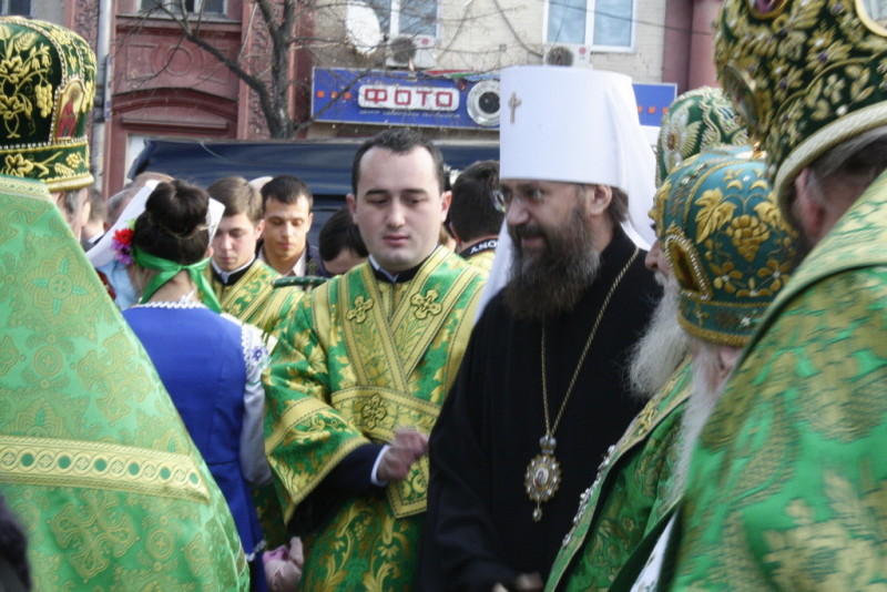 В Свято-Покровском архиерейском соборе Запорожья совершена Литургия с чином прославления св. прав. Петра Калнышевского (13.11.2015)