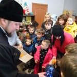 Подарки детям переселенцев в День св. Николая (19.12.2015)