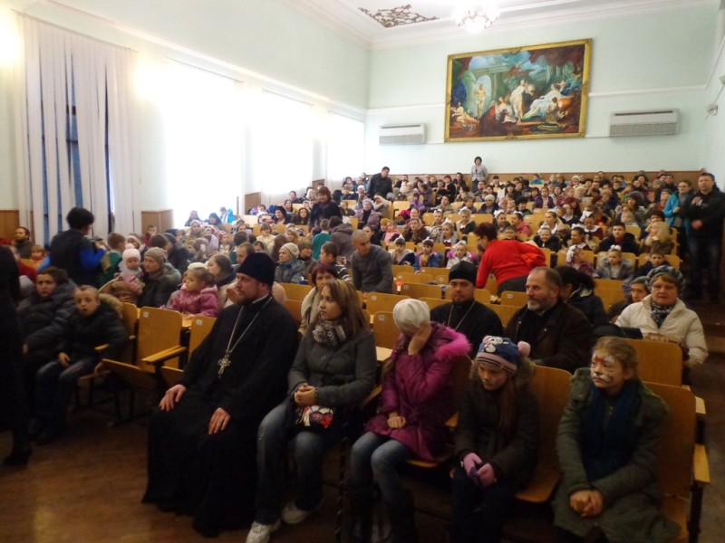 Подарки детям переселенцев в День св. Николая (19.12.2015)