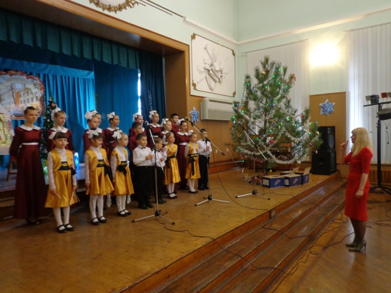Подарки детям переселенцев в День св. Николая (19.12.2015)
