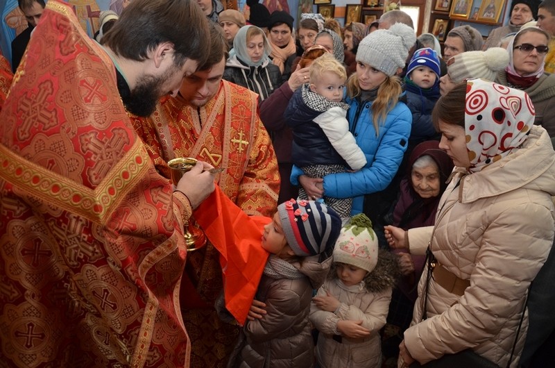 Высокопреосвященнейший Лука, архиепископ Запорожский и Мелитопольский совершил Божественную литургию в Екатерининском храме Мелитополя. (07.12.2015)