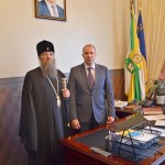 Высокопреосвященнейший Лука, архиепископ Запорожский и Мелитопольский поздравил сотрудников Мелитопольской мэрии с праздником (07.12.2015)