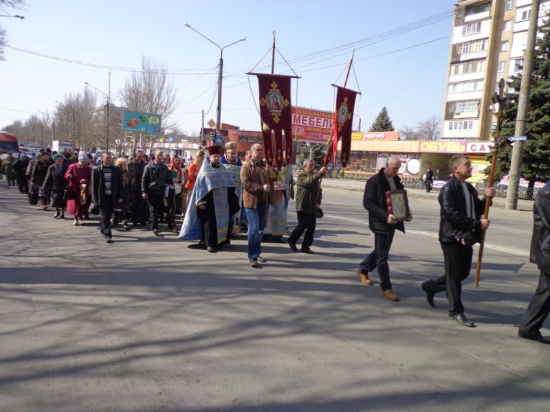 Духовенство города возрождает традицию крестного хода на Благовещение (07.04.2016)