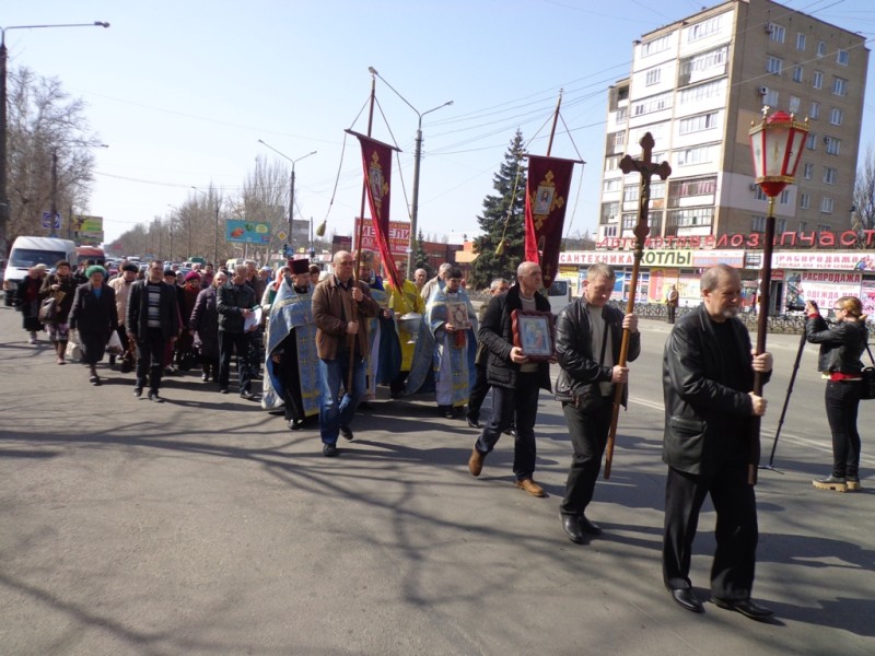 Духовенство города возрождает традицию крестного хода на Благовещение (07.04.2016)