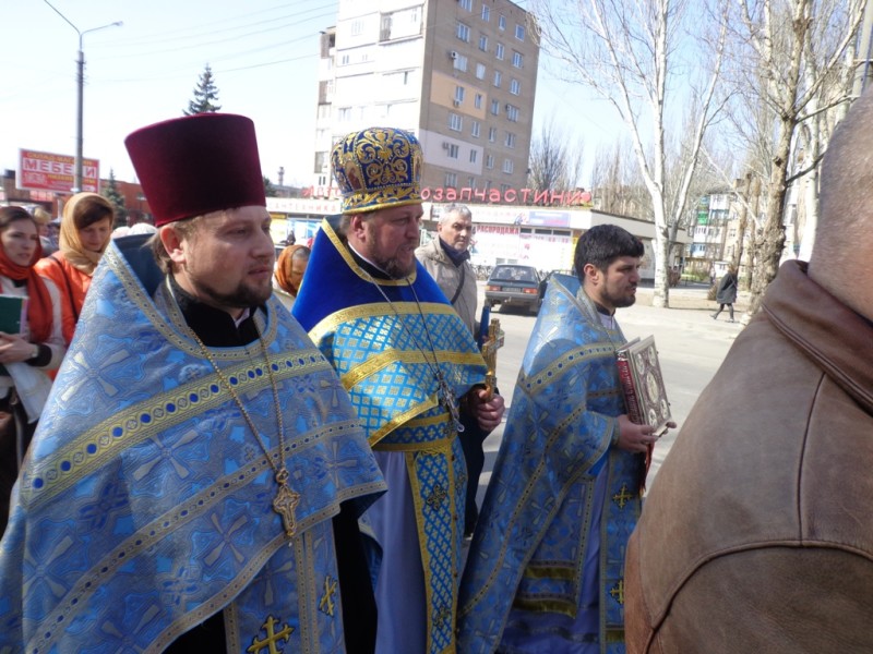 Духовенство города возрождает традицию крестного хода на Благовещение (07.04.2016)