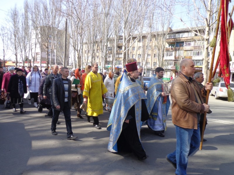 Духовенство города возрождает традицию крестного хода на Благовещение (07.04.2016)