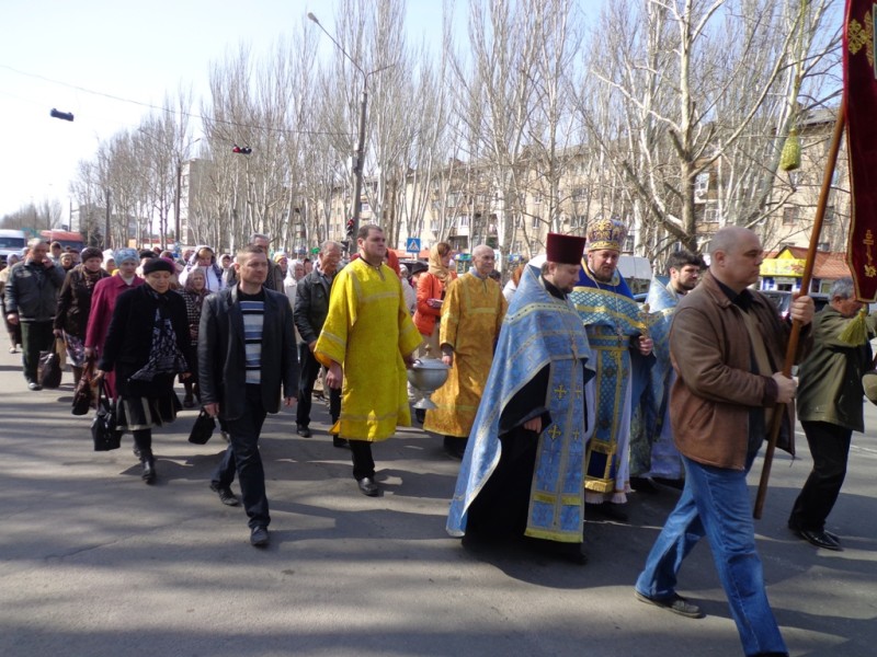 Духовенство города возрождает традицию крестного хода на Благовещение (07.04.2016)