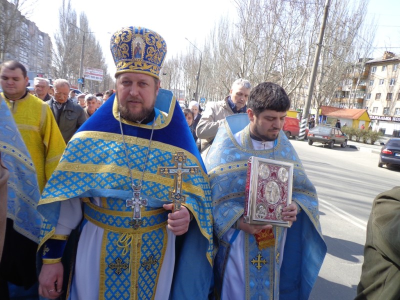 Духовенство города возрождает традицию крестного хода на Благовещение (07.04.2016)