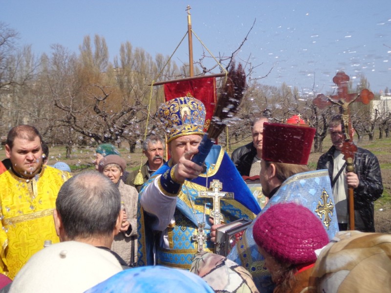Духовенство города возрождает традицию крестного хода на Благовещение (07.04.2016)