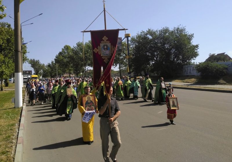 В Мелитополе прошел Крестный ход в день Святого Духа.