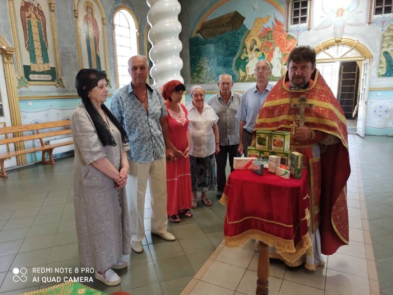 В Мелитополе освятили лекарственные травы и медицинские препараты.