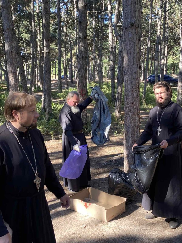 «И взял Господь Бог человека, и поселил его в саду Едемском, чтобы возделывать его и хранить его…»