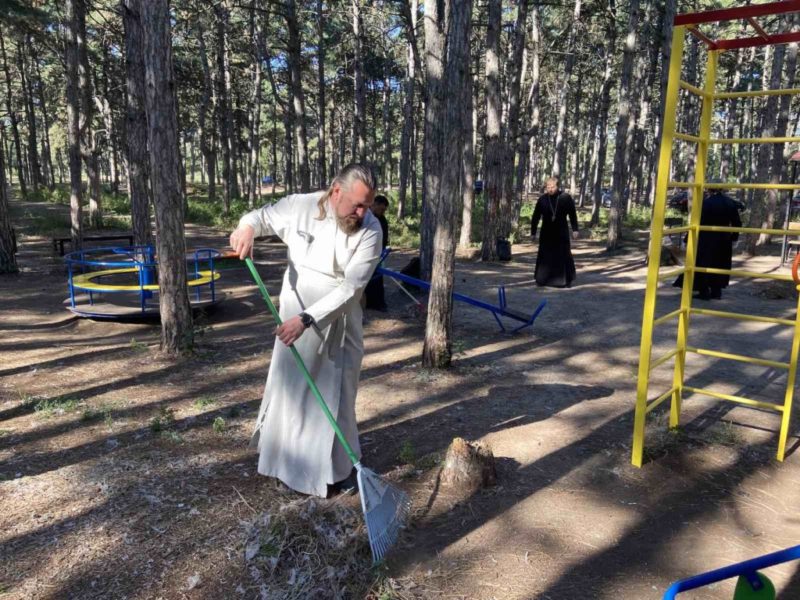 «И взял Господь Бог человека, и поселил его в саду Едемском, чтобы возделывать его и хранить его…»