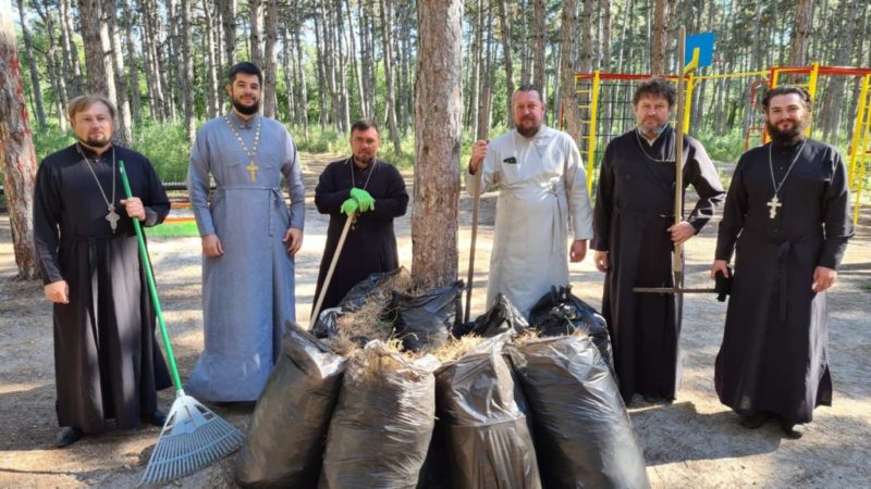 «И взял Господь Бог человека, и поселил его в саду Едемском, чтобы возделывать его и хранить его…»