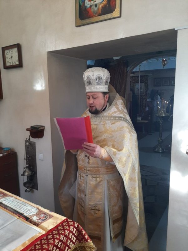 «…Боже наш, рабов Твоих, младенцев и отроков лютою болезнию немощствующих, посети милостию Твоею…»